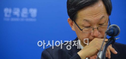 [포토]고심하는 허진호 한국은행 통화정책국장 