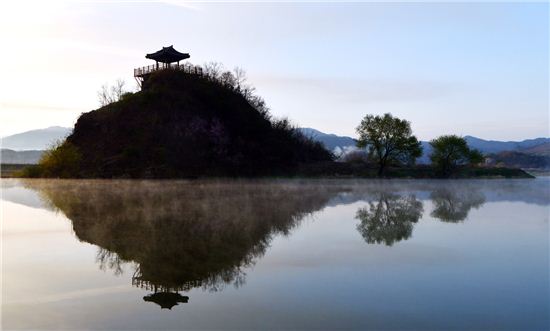물안개 피어오르는 보청천의 새벽
