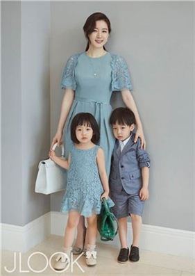 이영애 "오래 기다려주셔서 감사"…매거진 '제이룩' 통해 복귀