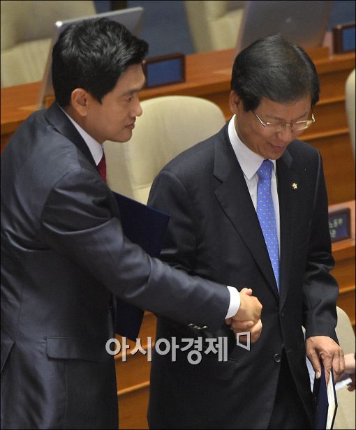 [포토]악수하는 천정배·오신환