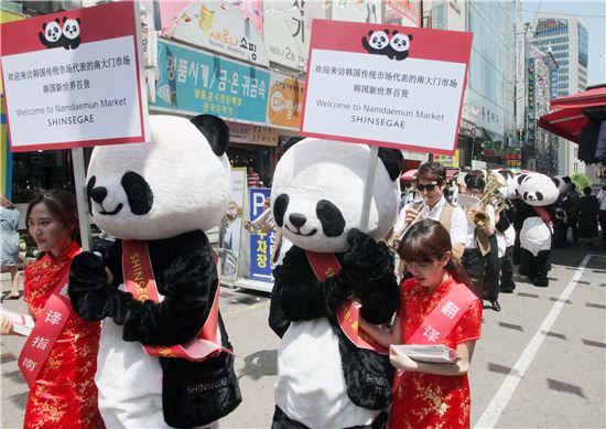 [포토]신세계, 남대문시장과 함께 ‘중국인 관광객 유치’ 행사 
