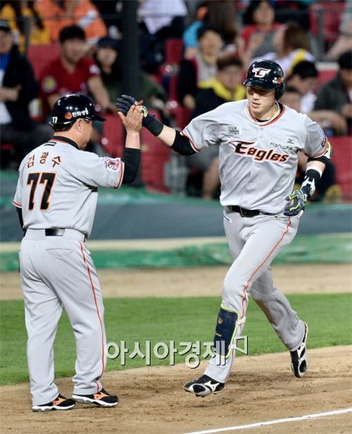 [포토]김회성, '달아나는 투런 홈런'
