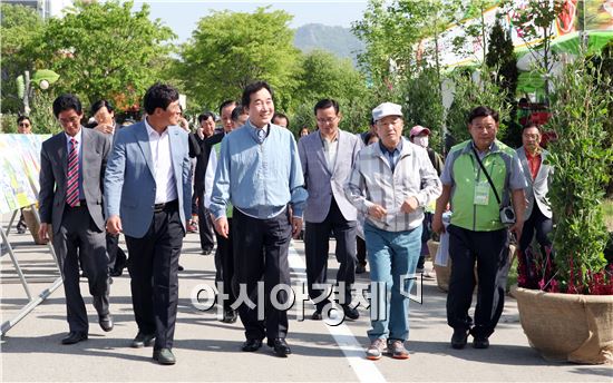 [포토]함평나비축제장 둘러보는 이낙연 전남도지사