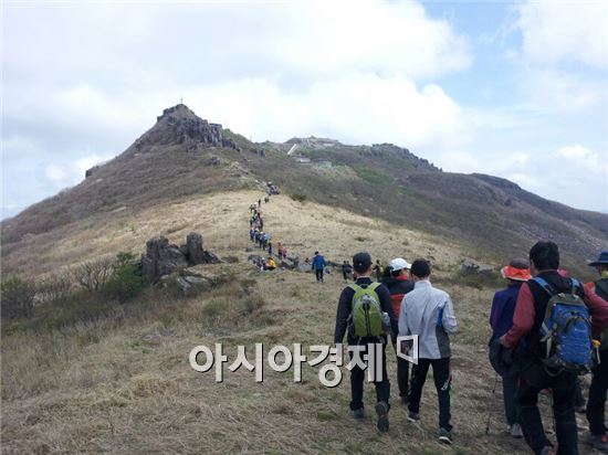 [포토]무등산 정상 개방 “탐방객 일만 여명 몰려”