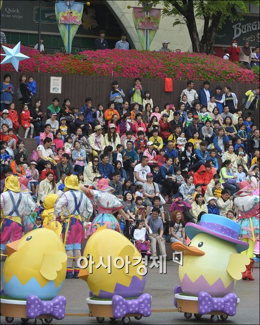 [포토]황금연휴, 에버랜드 찾은 관람객들