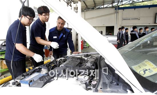 [포토]광주시 북구, 장애인차량 무상수리 서비스