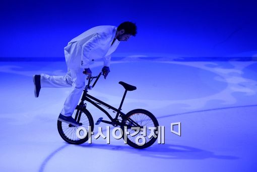 [포토]은반 위 자전거 묘기