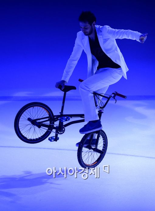 [포토]은반 위 자전거 묘기