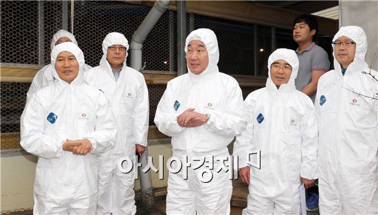 [포토]이낙연 전남도지사, 순천시 주암면 구구농원 방문