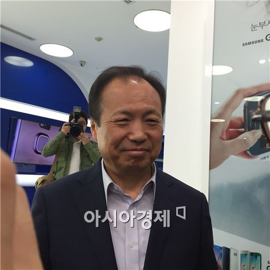 신종균 사장 "갤S6 판매 부진설, 갤노트5 7월 출시설 '오보'"