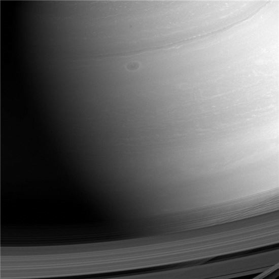 ▲카시니호가 토성의 소용돌이 등을 정밀 촬영했다.[사진제공=NASA]