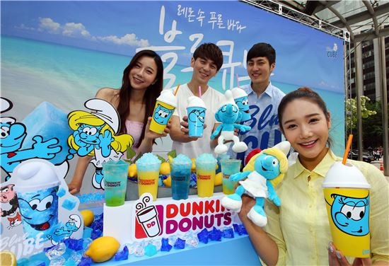 던킨도너츠, 바다를 닮은 '블루큐브' 음료 4종 출시