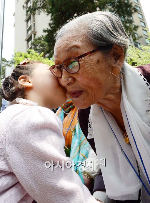 [포토]'할머니, 건강하게 오래 사세요' 