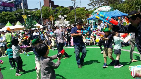 어린이날 서울동화축제로 능동로 구름 인파 몰려 