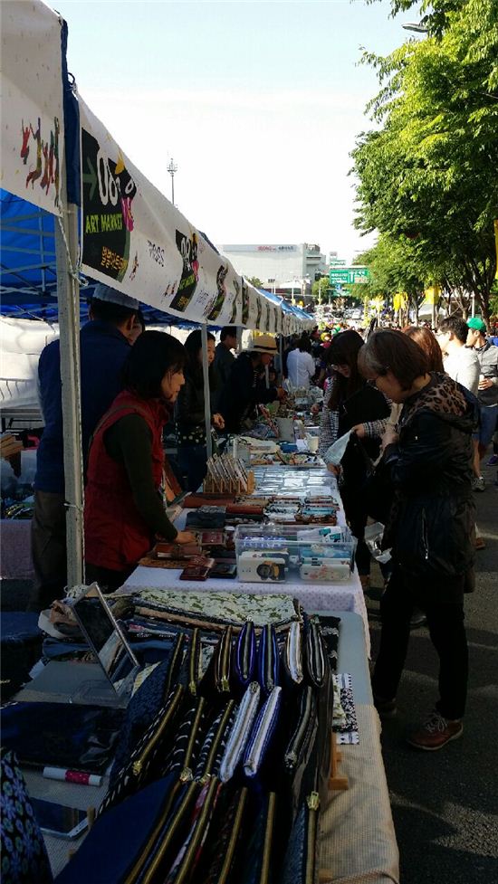 어린이날 서울동화축제로 능동로 구름 인파 몰려 