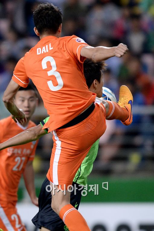 [포토]한교원, '너 발이 너무 높아!'