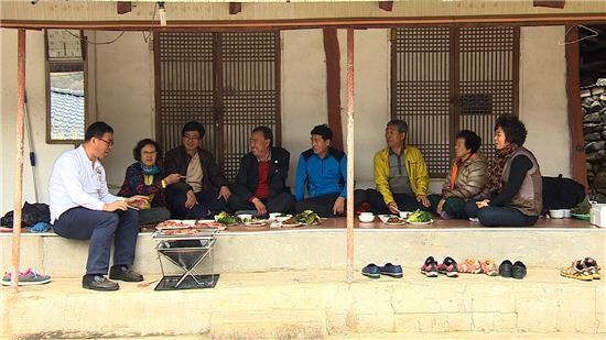 [정치, 그날엔…] 힘 자랑 정치인의 ‘뒤집기 한판’…눈 뜨고 당한 천하장사