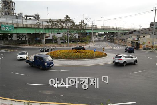 장성군 고려시멘트 앞 오거리 “회전교차로 준공”