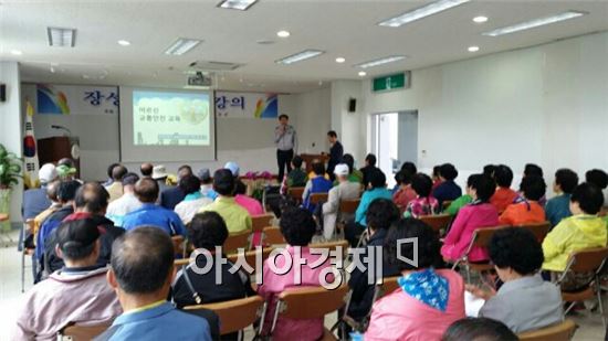 장성경찰 “어르신 눈높이 교통안전교육” 