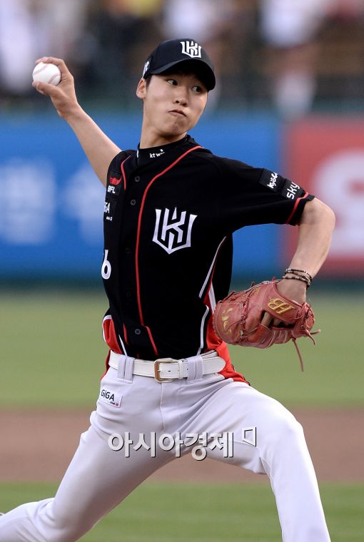 [포토]kt 선발 엄상백의 역투