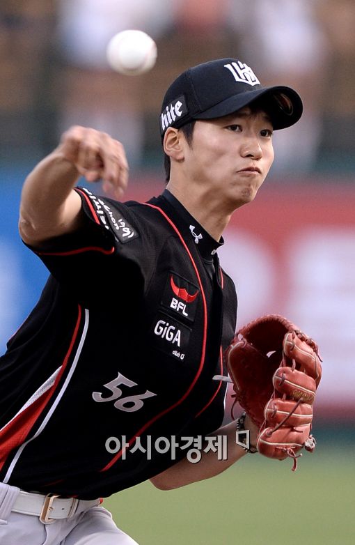 [포토]엄상백, '첫 승을 향해'