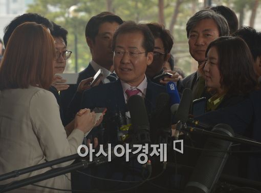 '거센 반발 속' 골프대회 강행…홍준표 "잘 치렀다"