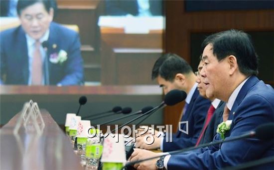 엔저 활용해도 수출ㆍ입 내리막.."일본기계 수입 더 늘려보자"  