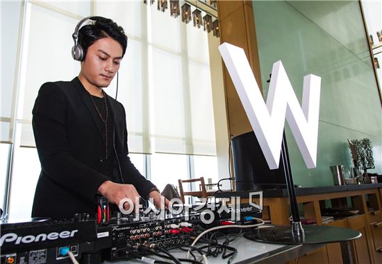 W 서울 워커힐 브런치 뷔페, 뮤직큐레이터 지오의 라이브 뮤직과 함께