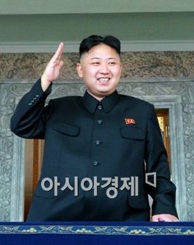 北 "전략잠수함 탄도탄 시험발사 성공"…김정은 참관