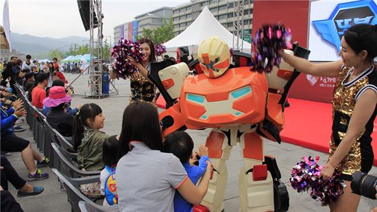 기아차가 지난 3일 광화문 광장에서 개최한 어린이날 기념 ‘기아 브랜드데이’ 행사모습.