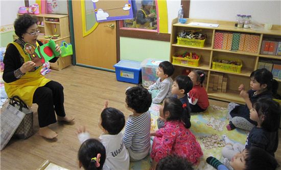 관악구 동화책 읽어주는 ‘할머니동화사랑방’ 인기 