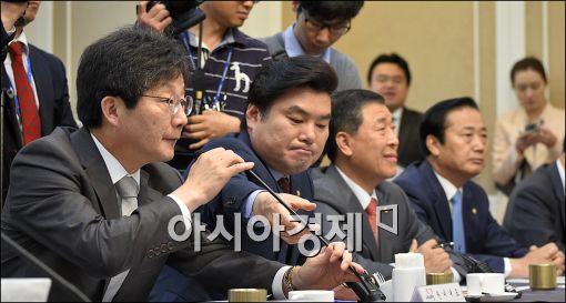[포토]발언하는 유승민 원내대표