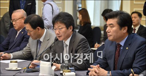 [포토]발언하는 유승민 원내대표