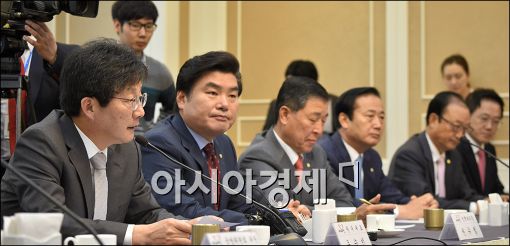[포토]발언하는 유승민 원내대표