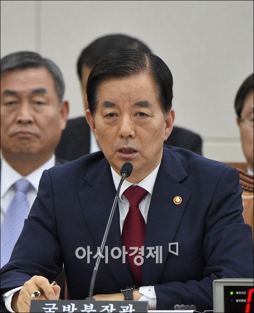 [포토]답변하는 한민구 장관