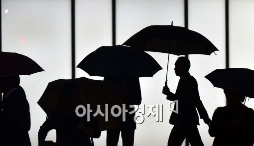 [포토]태풍 노을 북상....비 내리는 서울 도심