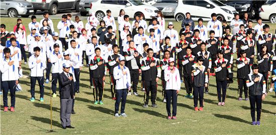 전국 생활체육동회인들의 큰잔치 '2015 전국생활체육대축전'이 오는 14일 이천 등 도내 12개지역에서 열린다.