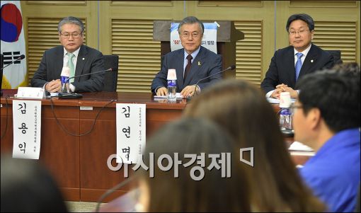 [포토]연금개혁 토론회 참석한 문재인 대표