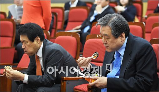 [포토]'공무원연금개혁, 밥 먹을 시간도 없네'