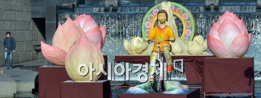 [포토]'화려한 연등 조형물'
