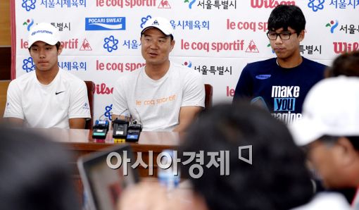 [포토]기자회견하는 이덕희·이형택·정현