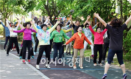 [포토]광주 동구, ‘유쾌상쾌! 통뼈만들기’ 건강걷기