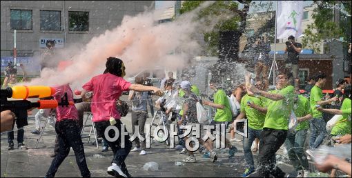 [포토]'신나는 물총싸움'