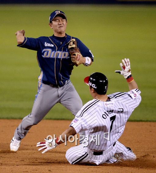 [포토]손시헌, '반드시 병살 처리로!'