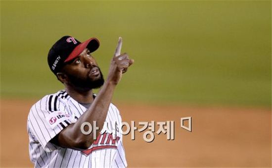 [포토]소사, '나의 승리는 하늘의 뜻이야'