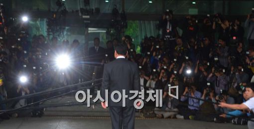 '부정부패 전면전' 외치더니 檢 앞에선 李