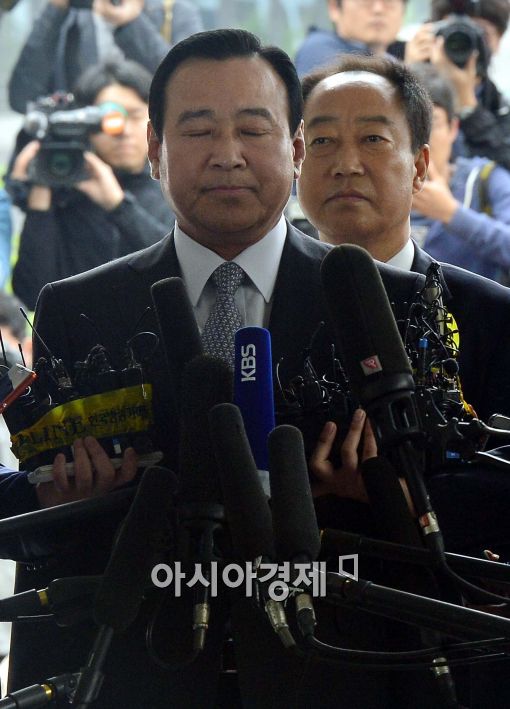 [포토]'이완구의 고뇌'