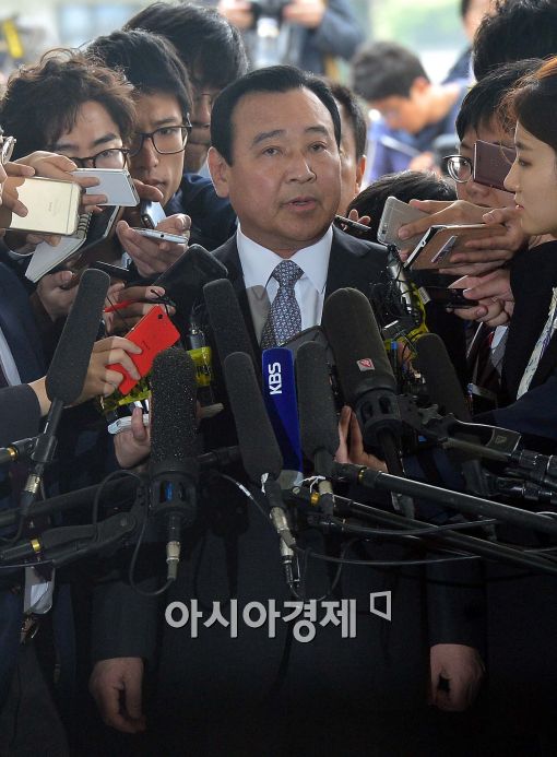 檢 출석 이완구"세상에 진실을 이길 것은 아무것도 없다"(종합)