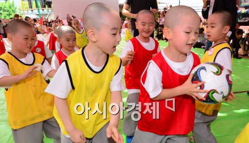 [포토]'스님, 핸드볼이 아니에요~'