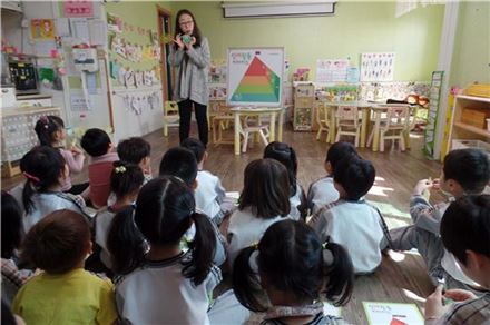 성북구(구청장 김영배)가 어린이의 건강증진을 위하여 6~7세 어린이들을 대상으로 체험형 비만교육을 운영하여 큰 호응을 얻고 있다. 
